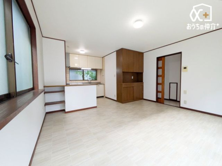 rO `Living`͋CLDKB̂т肭낮\t@AHyރ_CjOZbguĂ͂܂B