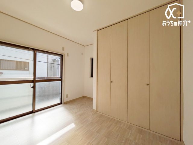 Q `Room`m̓i`ȃt[OƗF̕ǂACeAl̂ƂĂyłˁI