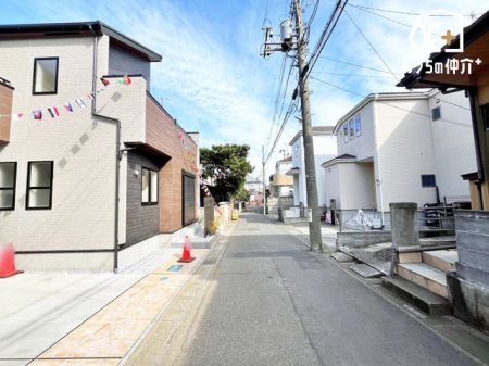 ���n�O�ώʐ^ ���ԃX�y�[�X��2�䕪����B���Ǝ{�݂��_�݂����z�X���ւ��߂����Ԃł̂��o�������X���[�Y�B