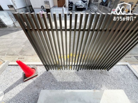 ���̑� �P�K�̃��r���O�̑�����̌i�F�B�򂪂���v���C�x�[�g�����S�ł��B