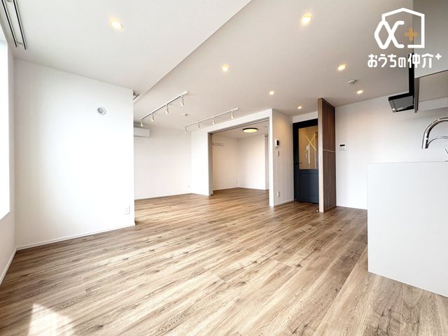 rO ƑRƏW܂15.3rO̗lqłB \t@[e[uuĂƂ̂LXƂrOłB