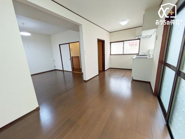 rO `Living`͋CLDKB̂т肭낮\t@AHyރ_CjOZbguĂ͂܂B