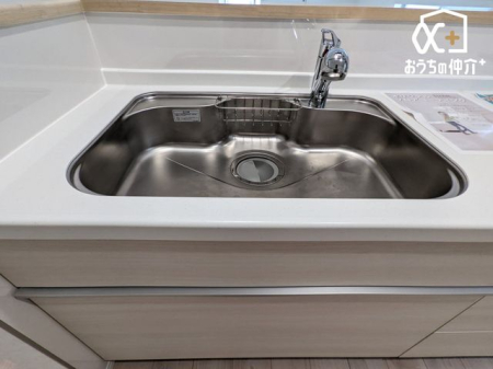 �L�b�`�� �������̂���s�J�s�J�̃X�e�����X�V���N�͍L���č�Ƃ��₷�����B�V���v���Ȑ������D��ۂŁA�����̐􂢕������K�ɂȂ肻���B���|���ȒP�����ŁA�Ǝ��̌������オ��A�L�b�`���ɗ����Ԃ����S�n�悭�Ȃ�܂��ˁB