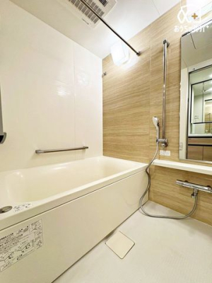  ̂ԂŃbNXoX^CBoX^uɂĊȂSƑ̂tbVB̔Ă鐴̂oX[B