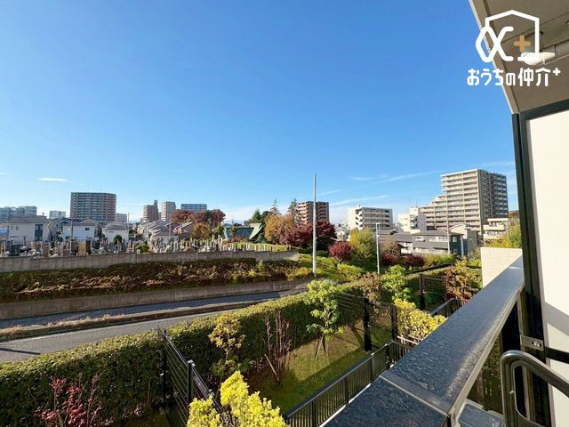 ̑ oRj[̒]BJIȌiFL܂B