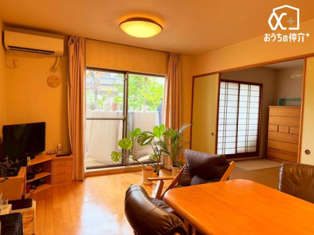 rO `Living`͋CLDKB̂т肭낮\t@AHyރ_CjOZbguĂ͂܂B