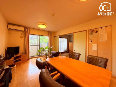 rO `Living`͋CLDKB̂т肭낮\t@AHyރ_CjOZbguĂ͂܂B