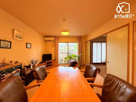 rO `Living`͋CLDKB̂т肭낮\t@AHyރ_CjOZbguĂ͂܂B