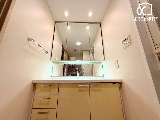 ʑEʏ `Wash room`̍Qԑтł]TĎxxłLpE_[[B[LxȂ̂ŌڂXbLƐڂł܂B