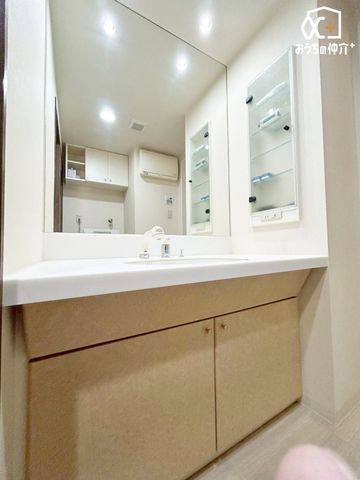 ʑEʏ ̂ʏ́AVvłȂ@\IȃfUCBL߂̃Xy[XƎ[[ĂA̐gxx₨ꂪX[Yɍs܂B