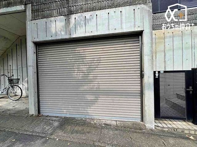  ԃXy[X1䕪BƎ{݂_݂zXւ߂Ԃł̂oX[YBVb^[tԌɂłԂ𕗉J܂B