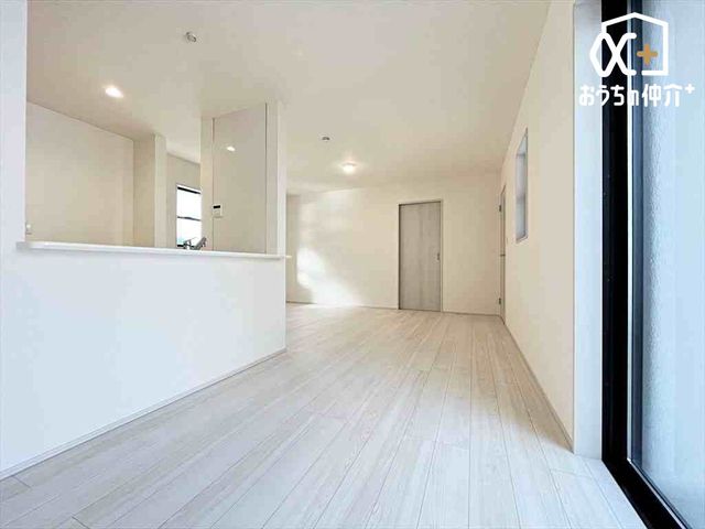 ���r���O �Ƒ��c���̎����߂����k�c�j�̗l�q�B�Ƒ������R�ƏW�܂肽���Ȃ�悤�ȁA�������Ƃ��낰���Ԃł��B���邢�z�˂����������ޖ����̋�ԁB