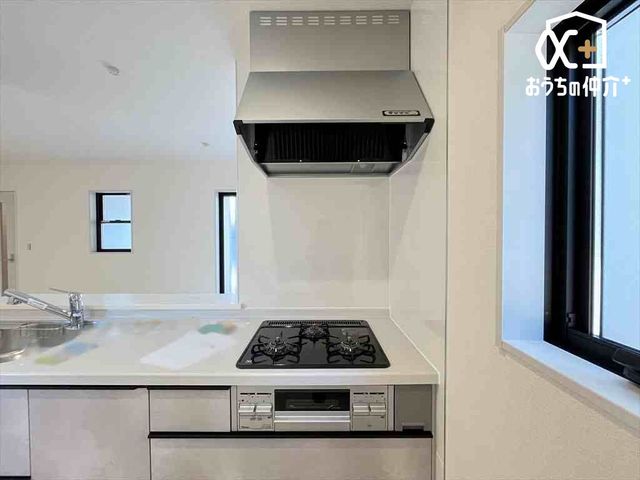 �L�b�`�� ������������O���R�����̗l�q�ł��B�u�߂�E�ύ��ޓ��̍�Ƃ������ɏo����R�����ł��B