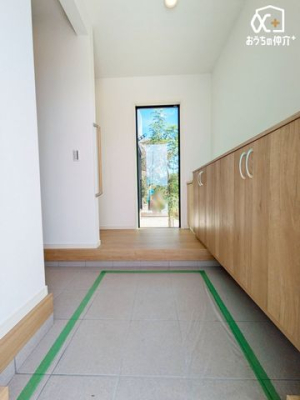  `E`Entrance`E`CifUCւ́AZޕ̖𖞂NIeBBA邲ƑAKC悭}E炬ɖԂ\Ă܂B