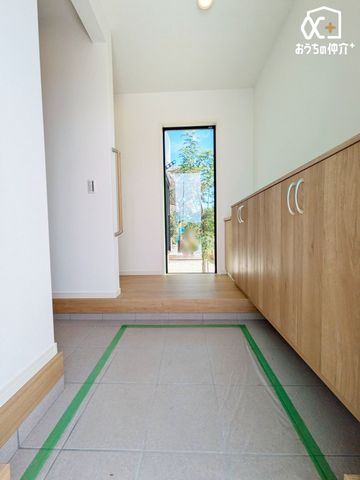  `E`Entrance`E`CifUCւ́AZޕ̖𖞂NIeBBA邲ƑAKC悭}E炬ɖԂ\Ă܂B