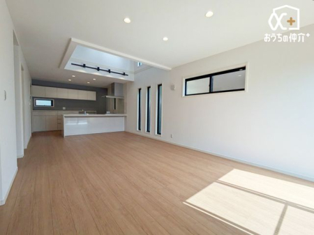 rO `Living`͋CLDKB̂т肭낮\t@AHyރ_CjOZbguĂ͂܂B