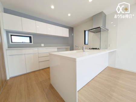 Lb` `Kitchen`gLb`炱AH̏yԂɁAZłX[YɖʂȂƂłAȒPɂłȂǁAyLb`Xy[XɎdグ܂B