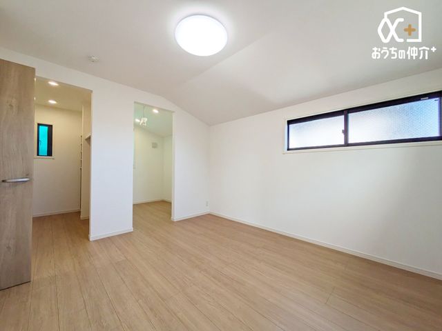 Q `Room`m̓i`ȃt[OƗF̕ǂACeAl̂ƂĂyłˁI