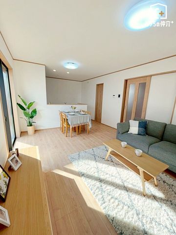 ���r���O �Ƒ��݂�Ȃ��u�₩�Ɍ��₩�ɉ߂�����悤�ɁA�D����������荞�񂾃��r���O�_�C�j���O�B�㎿�ȉ�����ɕ�܂��A���K�ŉ��₩�ȃv���C�x�[�g��Ԃł��B