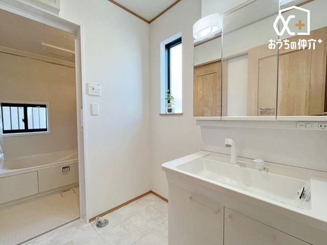 ���ʑ�E���ʏ� �O�ʋ��^�C�v�̐��ʉ��ϑ�ł��B�O�ʋ��^�C�v�̐��ʉ��ϑ�͎g�����肪�ǂ��A�ׂ����������[�ł��܂��B���[�I������X�b�L���Еt�����ʏ��ł��B