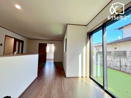 ���r���O �Ƒ��c���̎����߂����k�c�j�̗l�q�B�Ƒ������R�ƏW�܂肽���Ȃ�悤�ȁA�������Ƃ��낰���Ԃł��B������̖��邢�z�˂����������ޖ����̋�ԁB