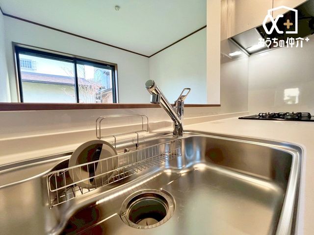 �L�b�`�� �����g���L�b�`�������炱���A�H���̏������y�������ԂɁA�Z�������ł��X���[�Y�ɖ��ʂȂ���Ƃł���A���������ȒP�ɂł���ȂǁA�������y��������L�b�`���X�y�[�X�ł��B