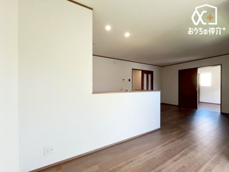 ���r���O ������̑傫�ȑ����炽���Ղ�z�����������ޖ��邢��12.2�����r���O�B�ΖʃL�b�`���ŉƑ��c���⃊���b�N�X�^�C���ɍœK�ȊJ�������ӂ���Ԃł��B