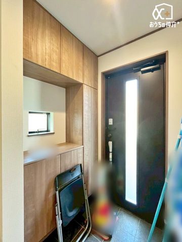 ���� �������������͋C�̌��ւ́A�Z�܂��̑���ۂ���i�ɉ��o�B�V���[�Y�{�b�N�X������A��Ԃ��L���������ۂĂ�X�}�[�g�Ȑ݌v�ł��B