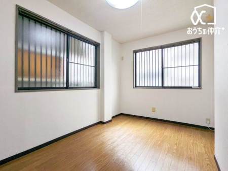 ̑ y2ʍ̖̌邢mzʍ̌Ŗ邳܂BLXƂŉƋ̔zuR݁BqAd̃Xy[XɂœKłB