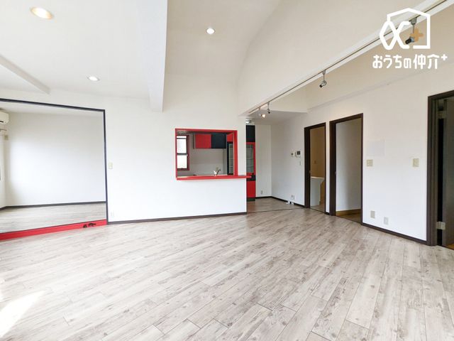 rO 20rO̗lqłB ƂrÓAe[u\t@uĂ]T̂郊rOłB