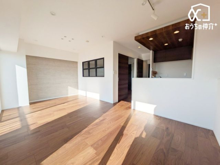 rO `Living`Ȃɂz郊rO͋CǂłˁBJ[ŎdグbNXԂłI