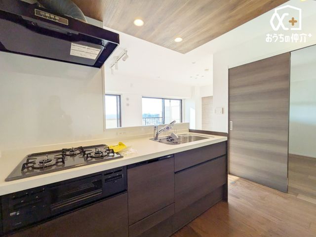 Lb` `Kitchen`gLb`炱AH̏yԂɁAZłX[YɖʂȂƂłAȒPɂłȂǁAyLb`Xy[XɎdグ܂B