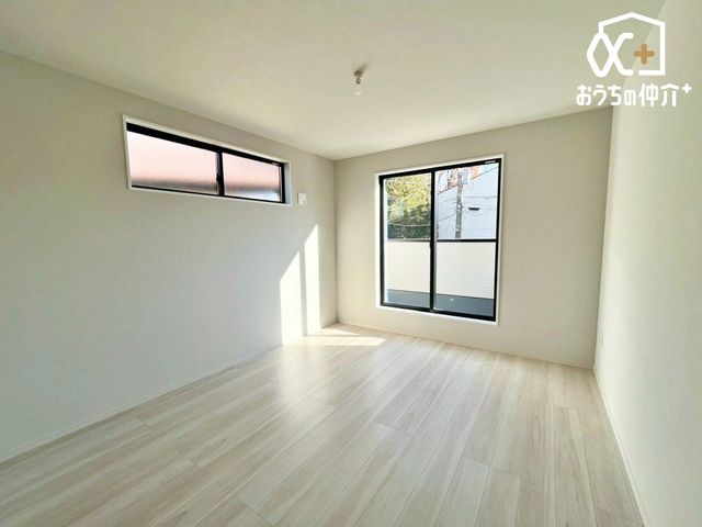 �Q�� 2�ʍ̌��Ō��ƕ����S�n�悭�͂��Q���B���邭�J���I�ȋ�ԂŁA�����̋x�����Ԃ����K�ɉ߂����܂��B