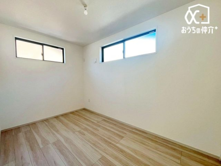 �q������ ���邭�������������͋C�̎q�ǂ������B�V�т��w�т��o�����X�悭�y���߂�A�S�n�悢��Ԃł��B