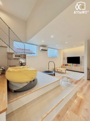 rO qĂ◈qɏd󂷂鏬オ̃Xy[X