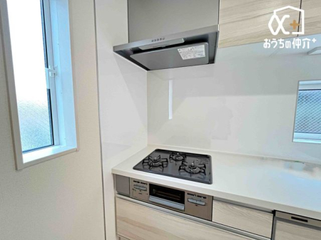 �L�b�`�� ������������O���R�����̗l�q�ł��B�u�߂�E�ύ��ޓ��̍�Ƃ������ɏo����R�����ł��B