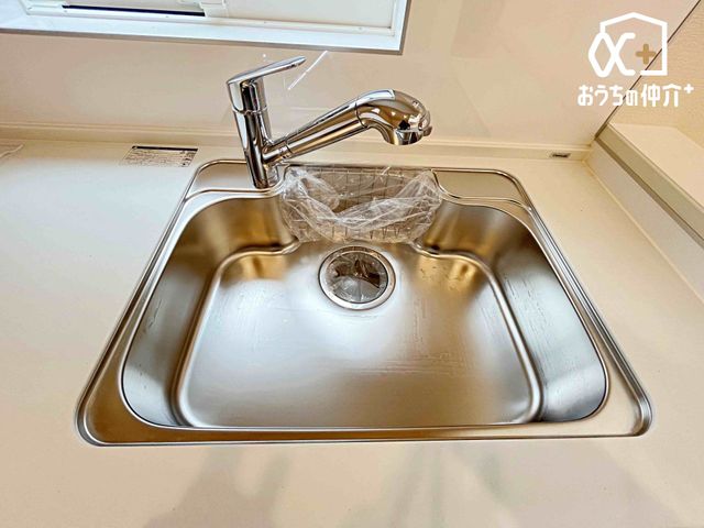 �L�b�`�� �L�X�Ƃ����V���N�̗l�q�ł��B�􂢕�������V���N�́A�����̐􂢕����y�������Ă���܂��B