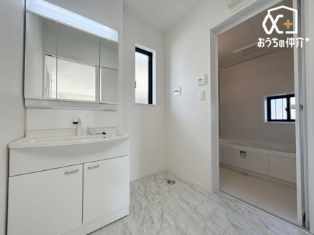 ʑEʏ Oʋ^Cv̐ʉϑłBOʋ^Cv̐ʉϑ͎g肪ǂAׂ[ł܂B[XbLЕtʏłB