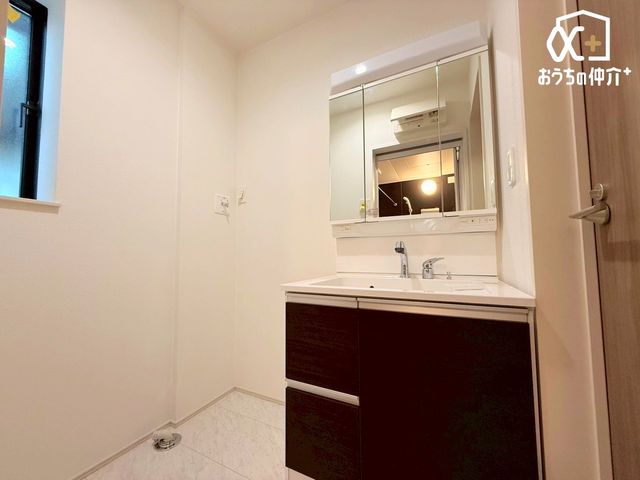 ʑEʏ `Wash room`Oʋ^Cv̐ʉϑłB̗oɂ[ł̂ŃX^CbVȋԂۂĂ܂I