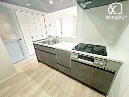 Lb` ^̗①ɂA[uĂgLb`ɂȂĂ܂B͂qlƈꏏɂ̂ԂL邱Ƃ\łBLXLb`͉Ƃ̒SIƑ̉bƒe݂܂ˁI