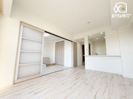 rO `Living`Ȃɂz郊rO͋CǂłˁBJ[ŎdグbNXԂłI