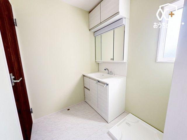 ʑEʏ ̂ʏ́AVvłȂ@\IȃfUCBL߂̃Xy[XƎ[[ĂA̐gxx₨ꂪX[Yɍs܂B