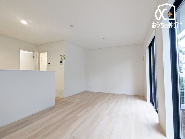 rO ƑRƏW܂14.5rO̗lqłB Cɓ̃\t@[e[uuĂCɓ̋ԂɁB