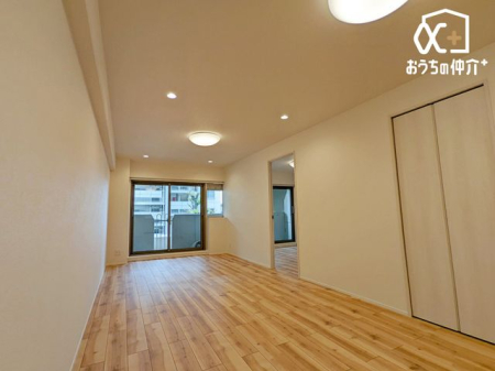 rO `Living`݂̂i`eCXgLDKB̂т肭낮\t@₨Hyރ_CjOZbguĂ͂܂B