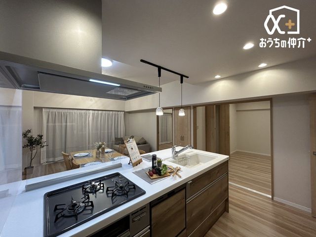 ���r���O �����������Ȃ��烊�r���O�S�̂����n�����Ƃ��o����̂ŁA���q�l���V�񂾂�A�׋����Ă��Ă��ꏏ�ɋ�Ԃ����L�ł��܂�