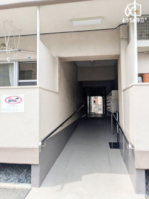 �G���g�����X �����̓����͐��|����Ă���A�Ǘ��̐��ǍD�ȕ����ł��B