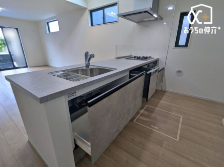 Lb` ԂLpłLb`łBLb`߂Xy[X͎RƃRpNgɂȂĂ܂B_CjOZbg߂΁AzVyɂȂƑƂĂgłˁI