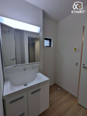 ʑEʏ y̗ɂՂ[z̏܂S[^CvBgC̈ʒuς邱ƂŔw̍̂[ł܂B