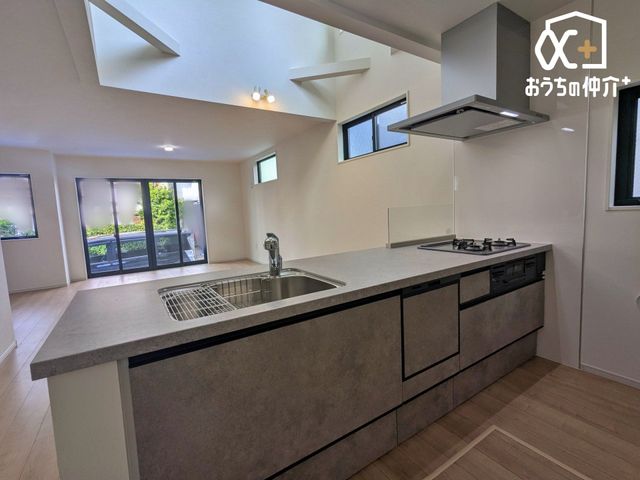 Lb` ^̗①ɂA[uĂgLb`ɂȂĂ܂B͂qlƈꏏɂ̂ԂL邱Ƃ\łBLXLb`͉Ƃ̒SIƑ̉bƒe݂܂ˁI