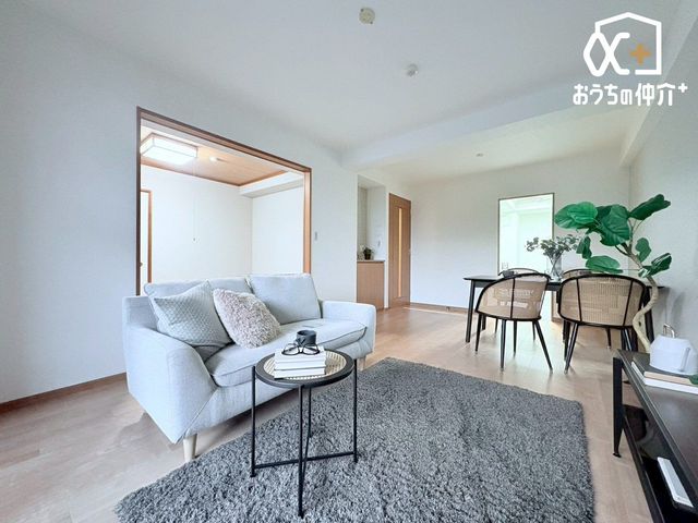 ���r���O �Ƒ��̏Ί炪�W���L�X���r���O�B�㎿�ȃf�U�C���Ƌ@�\�������a�����ԂŁA���z�̕�炵�������B